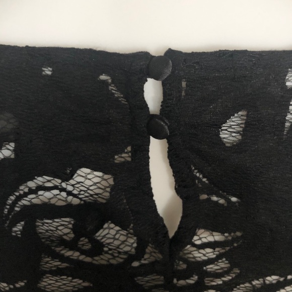 2/$20 π H&M β’ Lace Crop Top β’ sz L - Picture 3 of 5